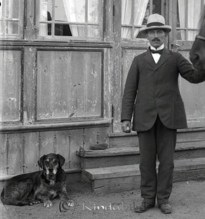 Konrad Nilsson Harg
godj
Konrad Nilsson Harg
Man Hund Häst Hus
Nyckelord: Konrad Nilsson
