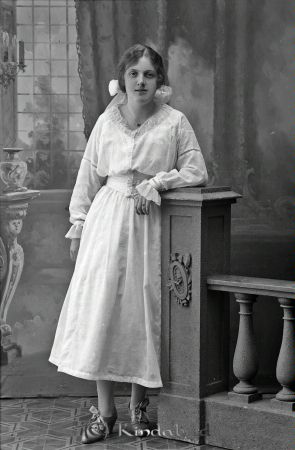 Vera Ljungqvist Kisa
godj
Vera Ljungqvist Kisa

raja
Vera ljungqvist, (1902-1964) dotter till Josef och Edla Ljungqvist, Kisa. Bodde i Sveahuset. 
Källa: Gerd Pettersson

Nyckelord: Vera Ljungqvist
