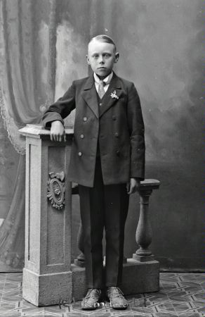 Karl Samuelsson Kållstorp Tidersrum
godj
Karl Samuelsson Kållstorp Tidersrum

raja
Karl August Samuelsson född 1903 i Kålstorp.'Källa: Svar
Senare lantbrukare av Linneberg. Farfar till Magnus Samuelsson (världens starkaste) 
Källa: Gerd Pettersson


Nyckelord: Samuelsson Kållstorp