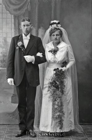 Oskar Svensson Örneström
godj
Oskar Svensson Örneström
Porträtt med brudpar

raja
Det här är min faster och farbror Gerda och Oskar Eriksson.
Källa: margareta
Nyckelord: Svensson Örneström