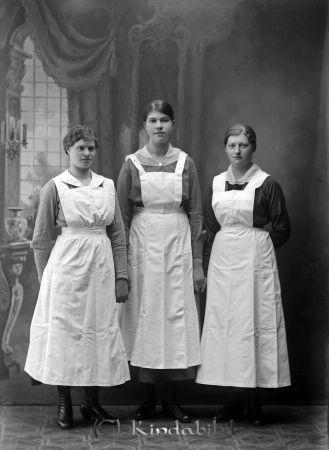 Karin Kildur Hilda  Kisa
godj
Karin Kildur Hilda  Kisa
Grupporträtt med tre kvinnor
Nyckelord: Karin Kildur Hilda