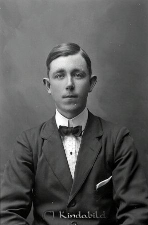 Gerh Rosander Lindhem Horn
godj
Gerh Rosander Lindhem Horn

raja
Axel Gerhard Rosander 1896-1971 i Horn, ogift. 
Källa: Gerd Pettersson

Nyckelord: Rosander Lindhem