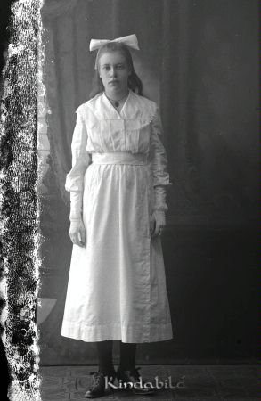 Tyra Hallberg Kohagen
godj
Tyra Hallberg Kohagen

raja
Tyra Hallberg född 1904 i Västra Eneby, dotter till 
Anders Gotthard Hallberg, född 1877 i Kisa gift 1903 med Selma Alfrida Svensson född 1882 i Nykil.
Källa: Kyrkoarkiv Kisa 
Källa: Gerd Pettersson

Nyckelord: Hallberg Kohagen