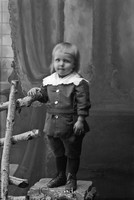 Filnamn=Stahre - 9196.jpg
Filstorlek=20KiB
Dimensioner=300x450
Uppladdade datum=Jul 08, 2007 Stahre - 9196.jpg
