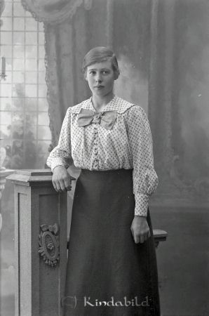 Annie Lander  Högmålen  Norra Vi
godj
Annie Lander  Högmålen  Norra Vi

raja
Dotter till Carl Lander - Senare gift med Bror Humör 
Källa: alberts
Nyckelord: Annie Högmålen