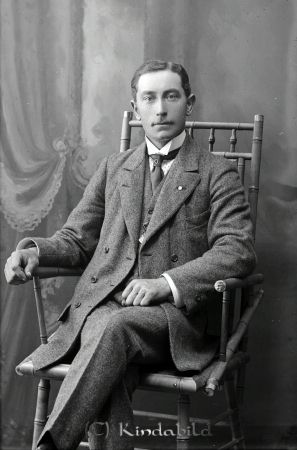 Ture Andersson  Hultna  N Vi
godj
Ture Andersson  Hultna  N Vi
Man i stol
Nyckelord: Ture Hultna