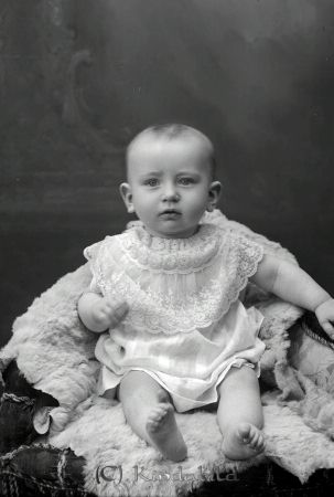 Ture Jakobsson  Kisa
godj
Ture Jakobsson  Kisa

raja
Olof "Olle" Jakobsson, född den 23.07.1918, Västanå, Kisa.
Son till Thure och Hilma Jakobsson, f. Larsson.
Olle Jakobsson, far till Yvonne Carlsson, f. Jakobsson och Jan Jakobsson. 
Källa: Yvonne Carlsson

Nyckelord: Ture Jakobsson