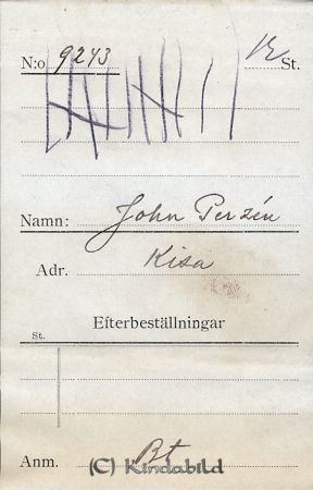 John Perzén  Kisa
John Perzén  Kisa

raja
Han var född 1895 i Västra Eneby gift med Märta Charlotta född 1903 i Kisa, död 1991 i Mörbylånga. 
Källa: Sv Dödbok 
Källa: Gerd Pettersson 

Nyckelord: John Perzén