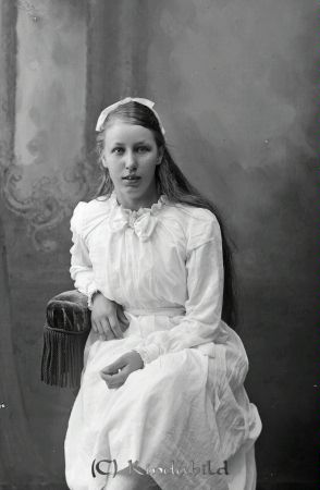 Lissen Willén  Kärra  Björkfors
godj
Lissen Willén  Kärra  Björkfors

raja
Hilma Lisen Linnea Willén dotter till hemmansägare Karl Otto Willén och Hilma Vilhelmina Axelina Eriksson Kärra Oppeby
Lisen var ogift, död 1990 i Hässlehom Skåne
Källa: SVB
Lisen hade två syskon
Axel Willén (1900-1977) Linnégatan 56 i Kisa.
Anna Axelina (1900-1926) 
Källa: Gerd Pettersson 

Nyckelord: Willén Kärra
