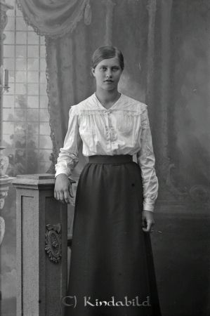 Agnes Göransson  Malma  Slätmon
godj
Agnes Göransson  Malma  Slätmon

raja
Agnes Gunhild Göransson född 1902 i Västra Eneby, dotter till Karl Gustav Göransson och Hilda Amalia Justina Eriksson.
Källa: SVAR Folkräkning 1910.
Hon gifte sig 1925 med Per Gotthard Olsson och dog 1969 i Rimforsa.
Källa: SDB 
Källa: Gerd Pettersson 

Nyckelord: Göransson Malma