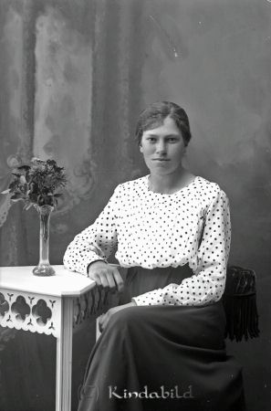 Elsa Dahlgren  Brunebo  Horn
godj
Elsa Dahlgren  Brunebo  Horn

raja
Elsa född 1898 dotter till Carl Gustaf G Dahlgren och Maria Lovisa född Gustafsson Brunebo 
Källa: Gerd Pettersson

raja
Fadern var rättare i Gummingebo 1898 när Elsa föddes.
Källa: Svar 
Källa: Gerd Pettersson

Nyckelord: Dahlgren Brunebo