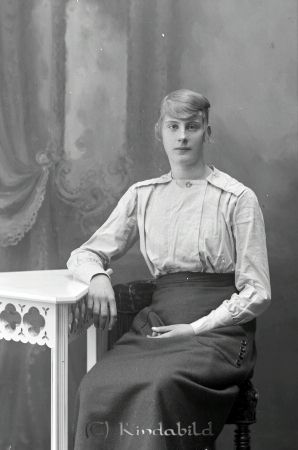 Elsa Olsson  Högtomta
godj
Elsa Olsson  Högtomta
Nyckelord: Olsson Högtomta