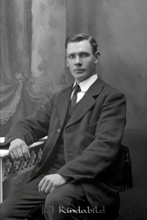 Sigurd Ragnar  Breddarp  Kisa
godj
Sigurd Ragnar  Breddarp  Kisa

raja
Sigurd Ragnar född 1896 i Hägerstad död 1976 i Sjötomta Nygärde.
Källa: SVAR 
Källa: Gerd Pettersson

Nyckelord: Ragnar Breddarp