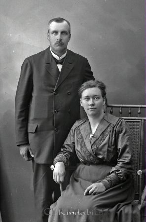 Gustaf Pettersson  Bro  Hycklinge
godj
Gustaf Pettersson  Bro  Hycklinge
Grupporträtt med en man en kvinna

raja
Gustaf Albin Petersson född 1879 och Gunhild Elisabet Josefina född 1891, vigda 1910.
Källa: SVAR 
Källa: Gerd Pettersson

Nyckelord: Pettersson Bro