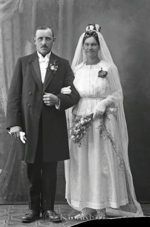 Maskinist Anton Natanael Bjärne och Agnes Viktoria Lundgren
 
