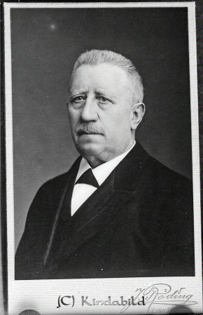 Kristen Andersén Västra Eneby
raja
Kresten Andersén, Framnäs, Västra Eneby 
Källa: Ulf Larsson

raja
Kristen Andersén, mejerist från Danmark.
�?vertog Kisa mejeri 1898. Startade upp mejeri i Hovby 1883, �?ven i Horn, Hycklinge och Framnäs startade han mejerier. �?ven ägare av Kisa kvarn.
Källa: Kisa sockenbok del 4. 
Källa: Gerd Pettersson


Nyckelord: Andersén Västra Eneby