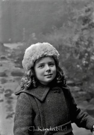 Alice LISA Ebba Margareta Karlsson - Bjerkefall Verfveln
Alice (Lisa) Ebba Margareta Karlsson. Född 1914-01-07 Dalhem. Död 1966-12-08 Törnsfall, Gagersrum. Samma som bild 10128 år 1921.  
Se Stahre - 9616.jpg,  år 1920. 
Nyckelord: Karlsson Dalhem Åtvidaberg Andersson Broddebo Törnsfall Gärdserum Verfveln Verveln Bjerkefall Bjärkefall
