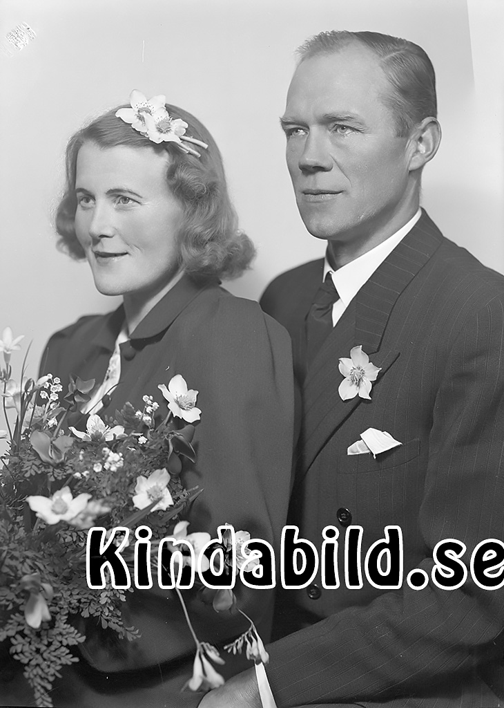 Anders Pohlstam Malexander
raja
Brudpar

raja
Anders Polstam född 1900 i Malexander och Maria Ottilia född
Pettersson 1905 i Säby.
Dotter Maria Kristina född 1944 i Malexander. Familjen bodde i Landsnäs 1950.
Källa: Folkräkning 1950 
Källa: Gerd Pettersson

Nyckelord: Pohlstam Malexander
