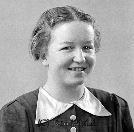 Anna Svensson Norrö Kättilstad
raja
Kvinna klädd i klänning med ljus krage     

Nyckelord: Svensson Kättilstad