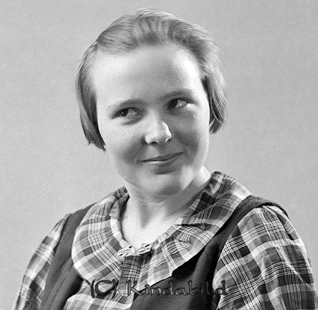 Greta Tapper Kisa
raja
Kvinna klädd i rutig klänning       

Nyckelord: Tapper Kisa