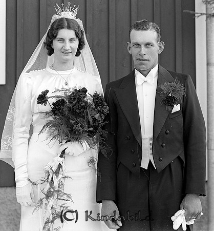Gösta Pettersson Bro Hycklinge
raja
Brudpar

raja
Gösta Petersson Bro Hycklinge och Margareta Kindvall Gröninge Hycklinge. 
Källa: Gerd Pettersson


Nyckelord: Pettersson Hycklinge