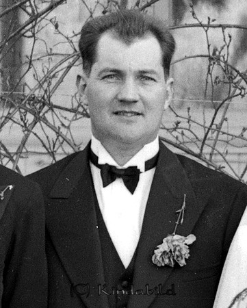 Gösta Pettersson Bro Hycklinge
raja
Dubbelbröllop 

Nyckelord: Pettersson Hycklinge