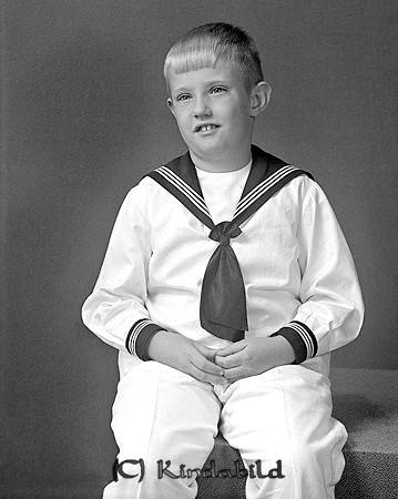 Börje Gustavsson Norrhult Verveln
raja
Pojke klädd i sjömanskostym

raja
Börje Gustafsson född 1929 i Tidersrum. Han var son till Annie och Karl Gustafsson. Annie var lärare i Norrhult och senare i Tidersrums skola. Han var bror till Ylva som blev präst.
 1970 bodde Börje i Lövånger Västerbotten.
 Källa: Studiegruppen hembygdsgården 
Nyckelord: Gustavsson Verveln