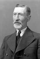 Filnamn=Falk - 6354a.jpg
Filstorlek=33KiB
Dimensioner=308x450
Uppladdade datum=Okt 06, 2015 Falk - 6354a.jpg