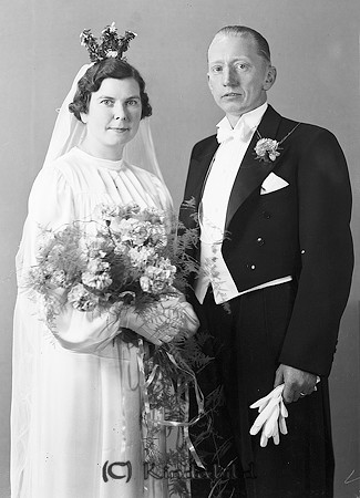 K.G. From Norra Promenaden 71 Norrköping
raja
Brudpar

Nyckelord: From Norrköping
