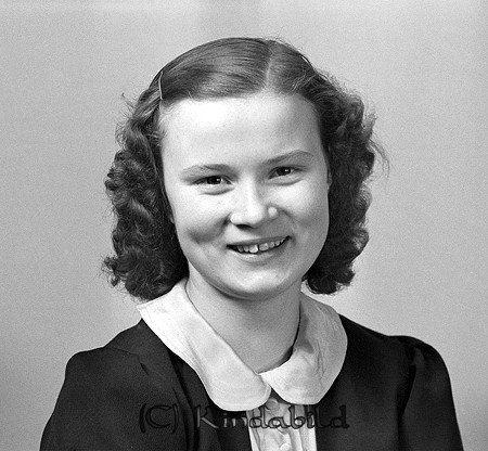 Swartz Kisa
raja
Kvinna klädd i mörk klänning med ljus krage 

raja
Margareta Swartz, född 1921 i Kisa, dotter till Karl Swartz Kisa.
 Dal Swartz som bodde i Fimon var en farbror till henne
 Margaretas bror hette Karl Gustav född 1917.
 Margareta gifte sig med Hydén som var delägare i järnaffären Hydén och Rundström i Linköping.
 Källa: Studiegruppen hembygdsgården 
Nyckelord: Swartz Kisa