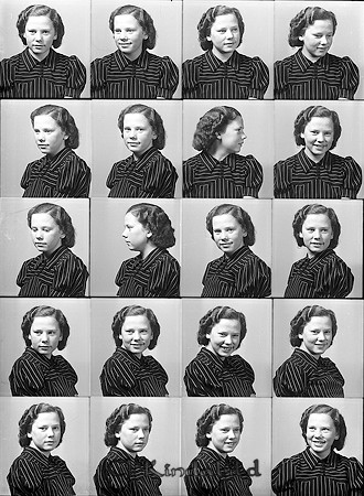 Inga-Lisa Dahlberg Kisa
raja
Kvinna klädd i randig klänning  

Nyckelord: Dahlberg Kisa