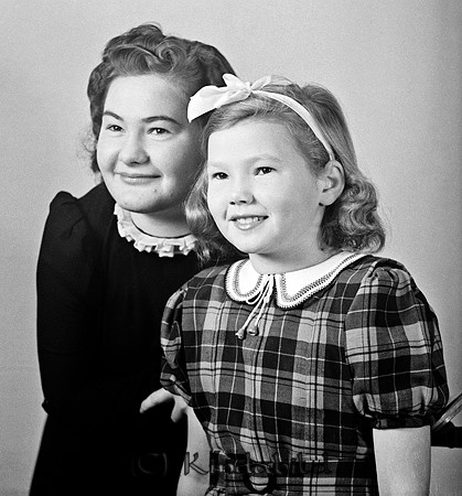 Iris o Gunvor Svensson Ängelund Kisa
raja
Systrar

raja
Systrarna Iris t v, och Gunvor Svensson i Ängelund. 
Källa: kgk
Nyckelord: Svensson Kisa