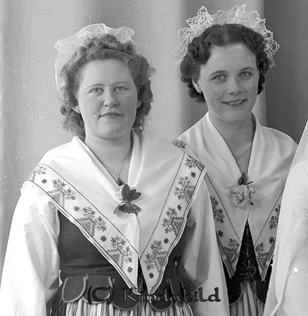 Alvar Gustavsson Råstorp Kisa
raja
Bröllopsvittnen

raja
Fr vänster Margit Pettersson gift Jakobsson och Göta gift Hahne.
 Källa: Studiegruppen hembygdsgården
Nyckelord: Gustavsson Kisa