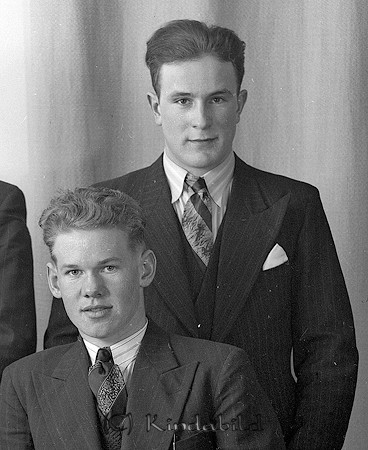 Evert Gustavsson Hålebo Mormorsgruvan
raja
Män klädda i skjorta slips och kavaj

Nyckelord: Gustavsson Mormorsgruvan