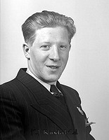 Filnamn=Falk - 6886z.jpg
Filstorlek=32KiB
Dimensioner=349x450
Uppladdade datum=Okt 06, 2015 Falk - 6886z.jpg