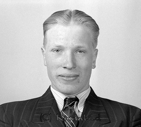 Ingvar Johansson Södra Rothult
raja
Man klädd i skjorta slips och kavaj

Nyckelord: Johansson Rothult
