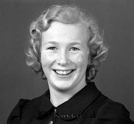 Dagmar Patriksson Lindsberg Tidershyrum
raja
Kvinna klädd i mörk klänning  

raja
Dagmar har fyra syskon Eva, Karl, Edit och Arvid. Deras föräldrar hette Karl och Alfrida, fadern arbetade som smidesmästare och kyrkvaktmästare.
Källa: Studiegruppen Hembygdsgården

Nyckelord: Patriksson Tidersrum