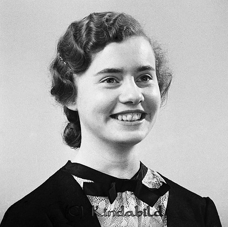 Margareta Kindvall Norra Rothult Kisa
raja
Kvinna klädd i mörk klänning     

raja
Antonius o Gina föräldrar till Margareta och hennes syskon, Arnold, Herbert, Yngve, Mariana o Bernt.
Margareta gift med Harry.
Källa: Studiegruppen Hembygdsgården 
    

Nyckelord: Kindvall Kisa