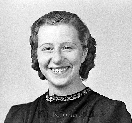 Elna Andersson Nilsborg Kisa
raja
Kvinna klädd i mörk klänning           

Nyckelord: Andersson Kisa