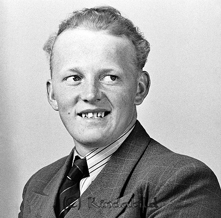 Gunnar Nilsson Slätmon
raja
Man klädd i skjorta slips och kavaj

raja
Gunnar arbetade på SJ i Linköping, gift med Ragnhild och deras två barn heter Claes o Agneta.
Källa: Studiegruppen Hembygdsgården

Nyckelord: Nilsson Slätmon