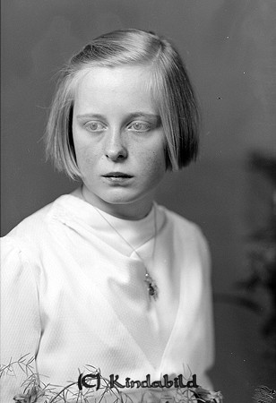 Britta Johansson Korpklev Kisa
raja
Konfirmationsfoto 

raja
Brittas föräldrar hette Svea och Runar Johansson. Syskon Sven, Stina, Barbro och Lars. 
Britta född 1926-05-15 död 1953-12-11. Gift med Nils Hermansson.
Källa: Dödsannonsen
Källa: mayca

Nyckelord: Johansson Kisa
