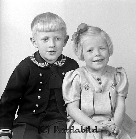 Birgitta o Ove Larsson Rävsala
raja
Syskonpar

raja
Ove och Birgitta Larsson, barn till Karl och Valborg Larsson född Nysten
Birgitta gift med Stig Martin Martinsson från Kil.
Källa: Studiegruppen hembygdsgården

Nyckelord: Larsson Rävsala