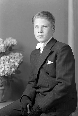 Tore Holmberg Kisa
raja
Konfirmationsfoto

Nyckelord: Holmberg Kisa