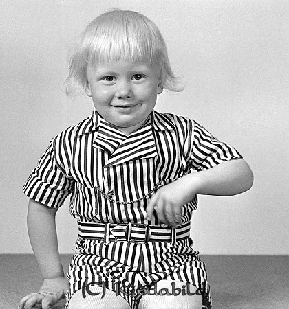 Eskil Johansson Ennesbo Björkhult
raja
Pojke klädd i randig dräkt

raja
Eskil Johansson född 1937. Han gifte sig med Evy född Adolfsson.
 Syskon till Eskil är Bengt Göran född 1941 och Solveig.
 Eskil spelade trummor i orkester.
 Källa: Studiegruppen hembygdsgården
Nyckelord: Johansson Björkhult