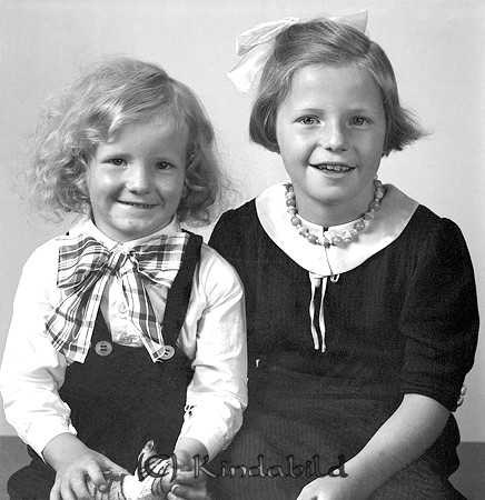 Nils-Erik o Ingeborg Carlsson Grönede Kisa
raja
Syskonpar

raja
Nils-Erik född 1935 och Ingeborg född 1932 i Kisa.
Ingeborg gifte sig med Kjell Jonsson och bosatte sig i Skänninge.
Nils-Erik gift med Solveig och de fick fyra barn.
Källa: Folkräkning 1970 
Källa: Gerd Pettersson

Nyckelord: Carlsson Kisa
