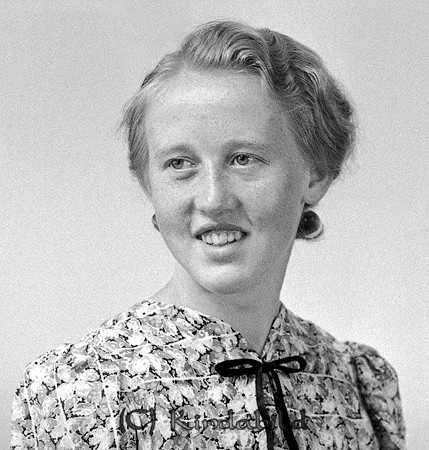 Elice Johansson Boda Hägerstad
raja
Kvinna klädd i klänning  

Nyckelord: Johansson Hägerstad