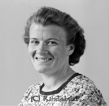 Ingrid Johansson Nilsborg Kisa
raja
Kvinna klädd i klänning 

Nyckelord: Johansson Kisa