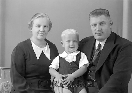 Pastor Ohlsson Elim Kisa
raja
Mor o far med sitt barn

Nyckelord: Ohlsson Kisa