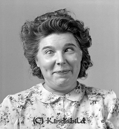 Birgit Andersson Kisa
raja
Kvinna klädd i klänning 

Nyckelord: Andersson Kisa