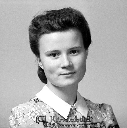 Margaretha Swartz Kisa
raja
Kvinna klädd i klänning 

Nyckelord: Swartz Kisa
